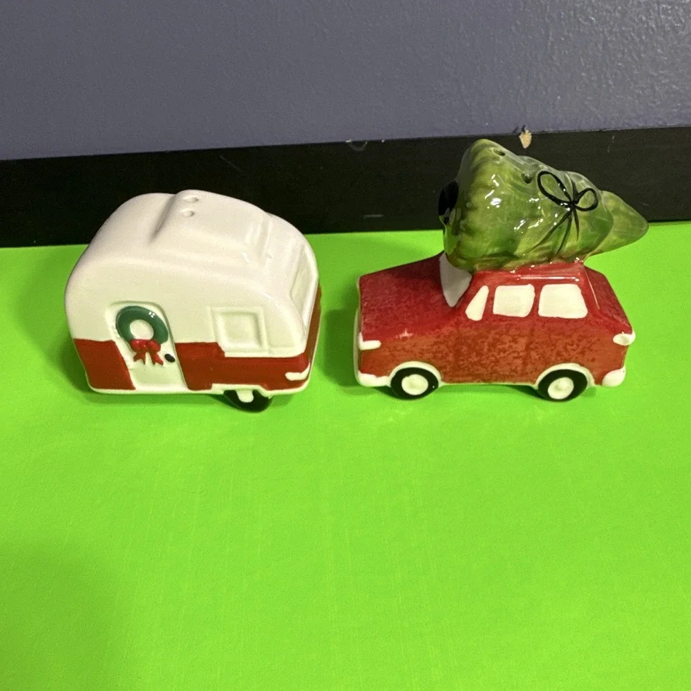 Vintage Hand Painted Ceramic Christmas Car & Camper Salt & Pepper Shakers Set